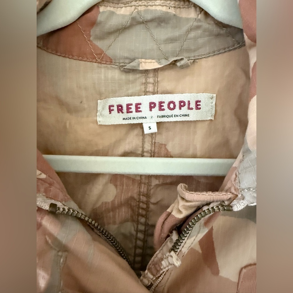 FREE PEOPLE CAMO UTILITY JACKET WOMEN’S SMALL 100% COTTON MILITARY CARGO BOHO - Picture 10 of 13